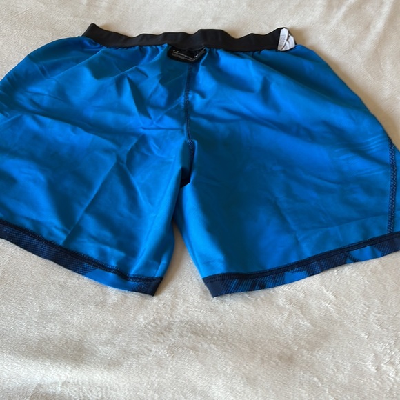 Under Armour Swim Trunks Size Large - Picture 3 of 12